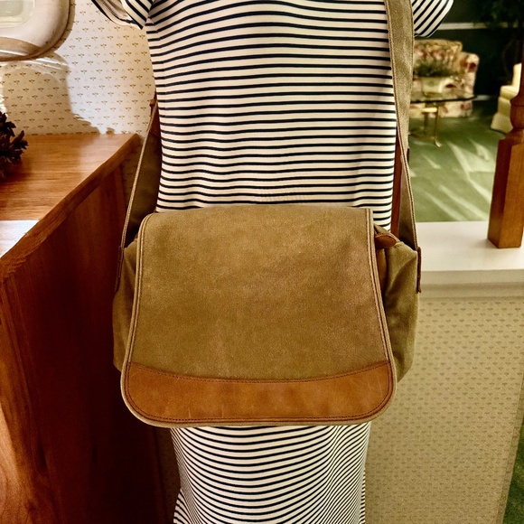 VINTAGE L.L. BEAN CANVAS AND LEATHER MESSENGER BAG - Picture 2 of 14